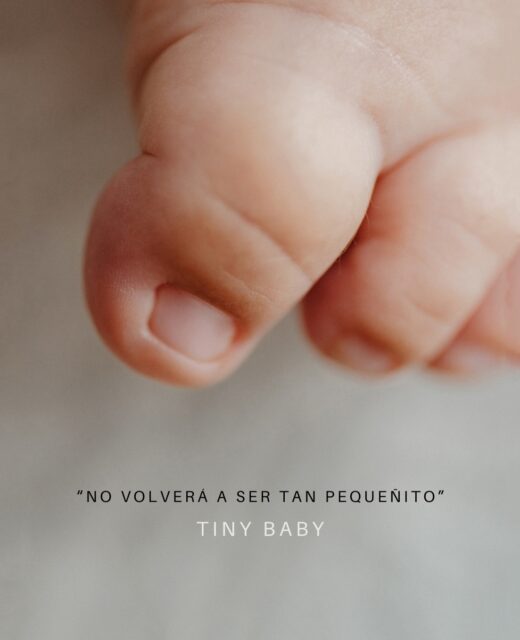Si te perdiste la sesión newborn…
NO significa que ya sea tarde 🤍
Tu bebé no volverá a tener 2, 3 o 4 meses nunca más.
Esa sonrisa que empieza a aparecer…
Esas manitos que ya te buscan…
Esas miradas que se quedan contigo…
Todo cambia en semanas.
Las sesiones Tiny Baby están pensadas especialmente para bebés de 1 a 5 meses, para mamás que sienten que el tiempo se les escapó… pero aún están a tiempo de guardar esta etapa irrepetible.
No es solo una sesión de fotos.
Es conservar quién es tu bebé hoy…
Porque cuando tenga un año, vas a querer volver a este momento.
✨ Cupos limitados cada mes
✨ Una experiencia cálida y linda
✨ Inversión desde US$200 dólares 
Escríbeme por DM o por el WhatsApp para enviarte más detalle.