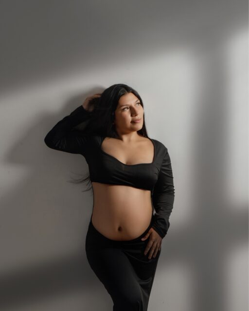 Ya falta tan poquito para que llegue Baby Alejandro. ❤️
¿Cuándo es el momento ideal para hacerte tus fotos de embarazo? Entre la semana 28 y la 32 aprox, es cuando aun no te sientes muy cansada y la barriguita no pesa tanto.
Escríbeme y agendemos una linda sesión.