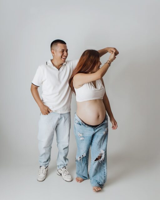 Hay una especie de amor que aún no ha llegado a tus brazos, pero cuando llega se convierte en el amor tu vida...