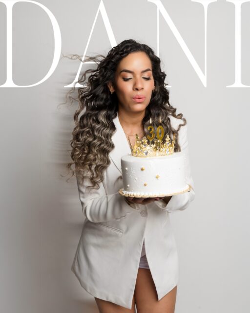 Susana, haces fotos para adultos, para festejar? Por supuesto que si!! y no saben como amo estas sesiones, son divertidas, full adrenalida, música y un poco de champán... 🍾
Dani cumplió 30 y que se agarre el mundo por que allá va con todo!! 🔥❤️