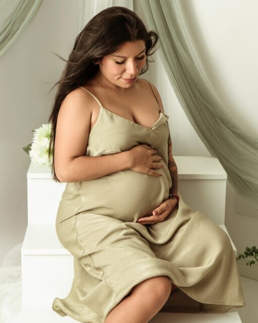 Mi Ale esperando al pequeño Alejandro. Pronto Zoe se convertirá en hermana mayor y Ale en mamá por segunda vez. 
Aprovechamos el set del Día de la Madre para hacer estas lindas fotitos. 
Si quieres tener un recuerdo hermoso de esta etapa, escríbeme.