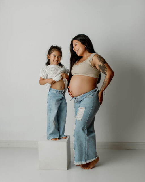 Y nació!! Bienvenido Alejandro! Zoey ya es hermana mayor!! 
Una sesión intima, relajada, sin apuros y muy natural. 
Si quieres una sesión igualita, escríbeme un mensaje y hagámosla realidad.